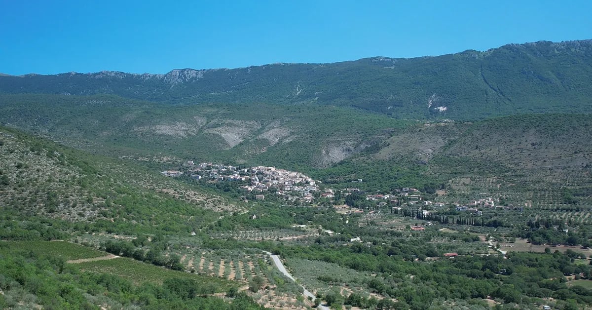 Panorama della Valle del Tirino con il Gran Sasso