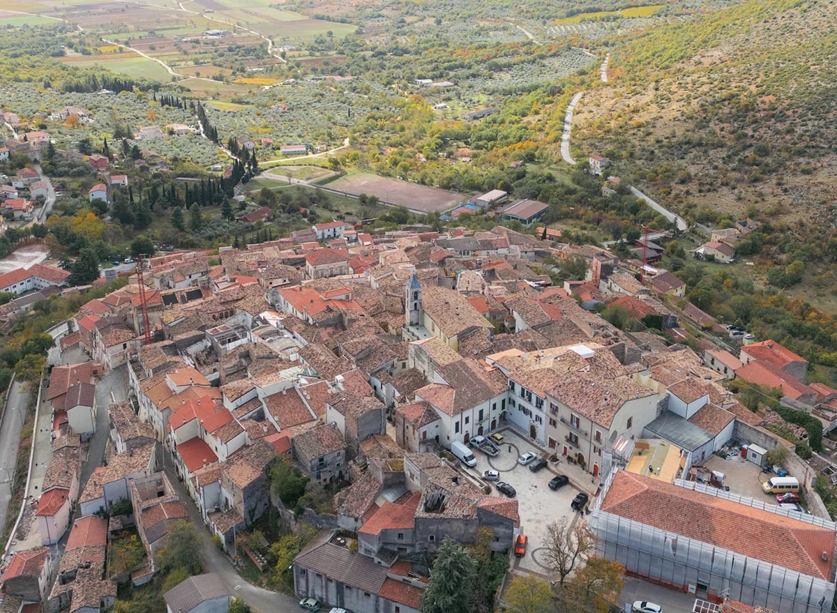 Ofena al tramonto, borgo medievale abruzzese